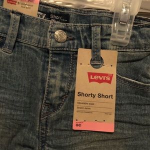 Girls Levi’s Shorty shorts size 5 regular. New